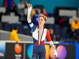 Metod�j Jílek mává fanou�k�m po prvním triumfu ve Sv�tovém poháru.