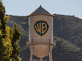 Vodárenská v� studia Warner Bros. v Burbanku v Kalifornii (5. prosince 2025)