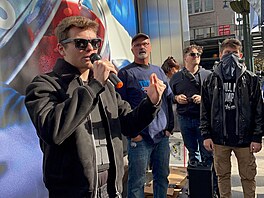 Krajn� pravicový aktivista Nick Fuentes (13. listopadu 2021)