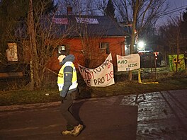 Policie zakro�ila v ostravské kolonii Bed�i�ka a zajistila prostor okolo domu,...
