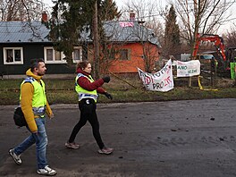 Policisté v ostravské kolonii Bed�i�ka zajistili prostor okolo domu, který p�ed...