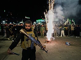 Sy�ané si p�ipomínají první výro�í pádu diktátora Ba�ára Asada. Snímek pochází...