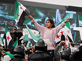 Sy�ané si p�ipomínají první výro�í pádu diktátora Ba�ára Asada. Snímek pochází...