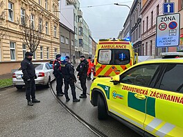 V Mostecké ulici v Brn� zem�ela po napadení no�em �ena. Podez�elého policisté...