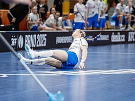 Florbal sice není tak tvrdý sport jako hokej, ale také n�kdy po�ádn� bolí...