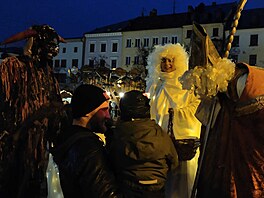 Mikulá�e, and�la a �erta mohli lidé potkat na Masarykov� nám�stí v Jihlav� v...