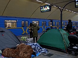 Obyvatelé Kyjeva se p�ed náletem ukryli v metru
