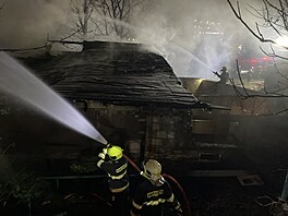 Po�ár bývalého divadla nedaleko Spolchemie. (7. prosince 2025)