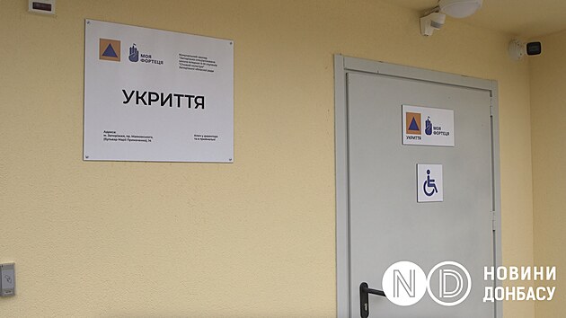 Vstup do podzemn� �koly v Z�poro�sk� oblasti na v�chod� Ukrajiny (8. prosince 2025)