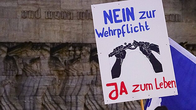 V Hamburku se konal protest proti zaveden� povinn� vojensk� slu�by. (4. prosince 2025)