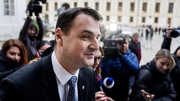 Na Hrad k prezidentu Petru Pavlovi dorazil i posledn� dne�n� kandid�t, Petr Macinka (Motorist�), kter� usiluje o post ministra zahrani�n�ch v�c�. (4. prosince 2025)