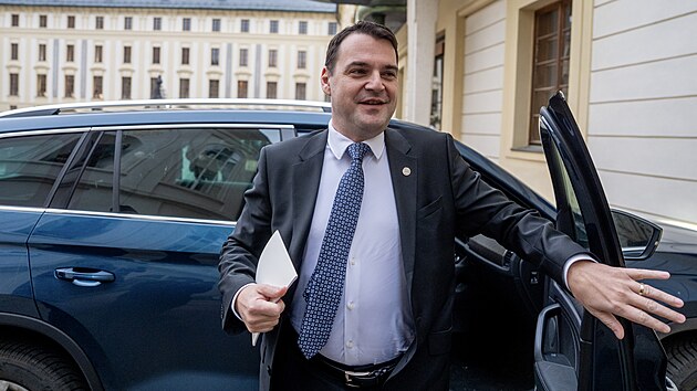 Na Hrad k prezidentu Petru Pavlovi dorazil i posledn� dne�n� kandid�t, Petr Macinka (Motorist�), kter� usiluje o post ministra zahrani�n�ch v�c�. (4. prosince 2025)