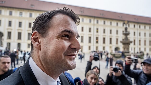 Na Hrad k prezidentu Petru Pavlovi dorazil i posledn� dne�n� kandid�t, Petr Macinka (Motorist�), kter� usiluje o post ministra zahrani�n�ch v�c�. (4. prosince 2025)