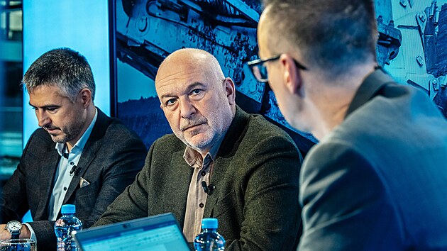 Hosty Kulat�ho stolu na t�ma dekarbonizace jsou Michal Macenauer, �editel strategie EGU, Josef Kotrba, Svaz energetiky �R, Jakub Tobola, obchodn� �editel skupiny Veolia Energie �R a Luk� Kovanda, hlavn�m ekonom Trinity Bank. (2. prosince 2025)