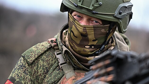 Rusk� voj�k dobrovolnick� brig�dy BARS-16 operuje na  frontov� linii u m�sta Sivers�k na v�chodn� Ukrajin�. (5. prosince 2025)