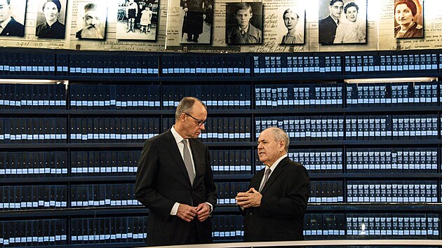 N�meck� kancl�� Friedrich Merz b�hem n�v�t�vy Muzea holocaustu Jad Va�em v Jeruzal�m�. (7. prosince 2025)