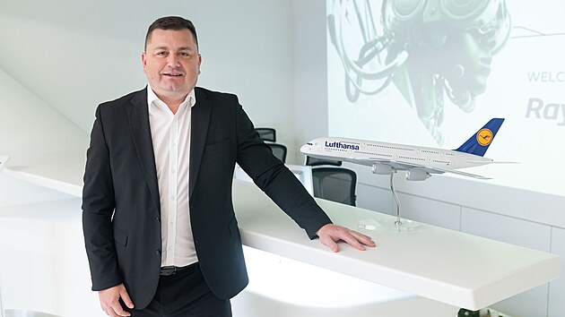 Spole�nost Ray Service se s�dlem ve Star�m M�st�, je mezin�rodn�m v�robcem kabelov�ch svazk�, elektromechanick�ch celk� a elektronick�ch za��zen�. Firmu vede  gener�ln� �editel Jakub Gabriel. (prosinec 2025)