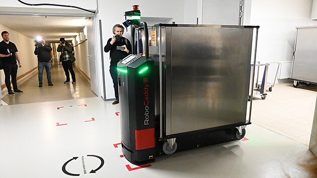 Nemocnice Jihlava zaala jako prvn zdravotnick zazen v esku vyuvat autonomn pomocnky, kte zrychl provoz a uet prci personlu.