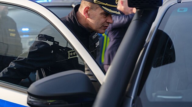 �esk� policie si po��d� a� 50 voz� Toyota Hilux do t�k�ho ter�nu, prvn�ch dvacet p�evzala 9. prosince 2025.