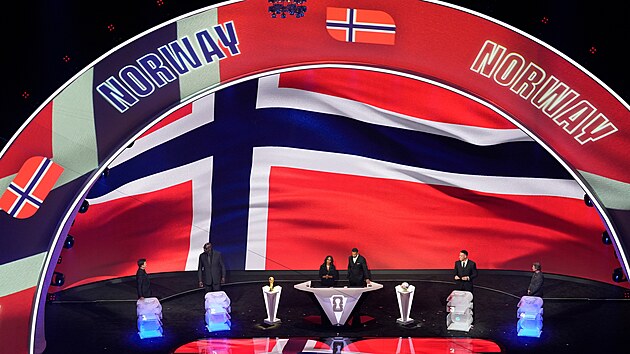 Na losu z�kladn� skupiny pro Norsko se pod�lel nap��klad i legend�rn� hr�� americk�ho fotbalu Tom Brady (vlevo).