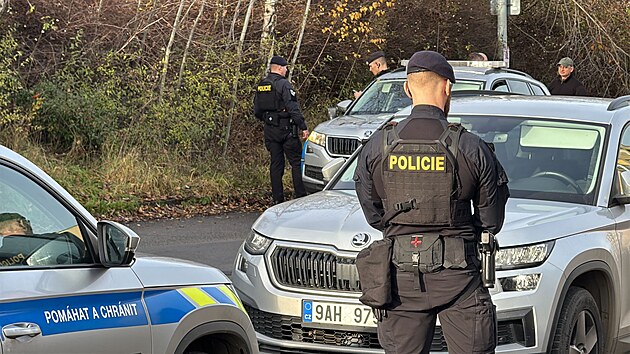 Pra��t� policist� vy�et�uj� loupe� v Ko����ch. (9. prosince 2025) 