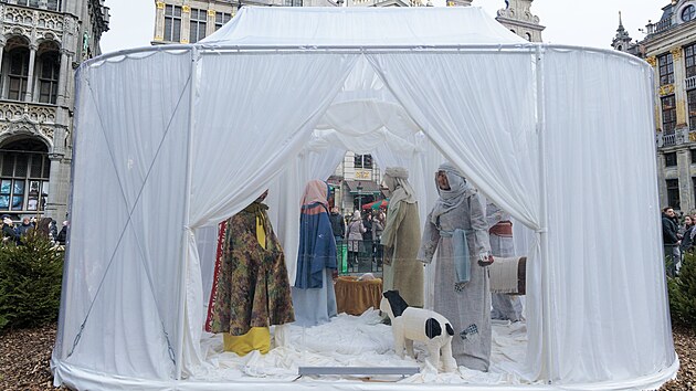 V�no�n� betl�m bez obli�ej� na bruselsk�m Grand Place bud� kontroverzi. (28. listopadu 2025)