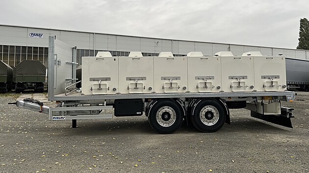 Speciln pvs na pepravu ivch ryb.