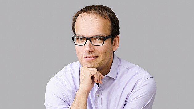 Martin Bala�t�k zkoum� ve Fyziologick�m �stavu Akademie v�d v�voj mozku.