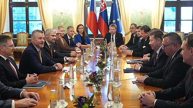 Jedn�n� p�edsedy PSP �R Tomia Okamury s prezidentem Slovensk� republiky Peterem Pellegrinim. (2. prosince 2025)