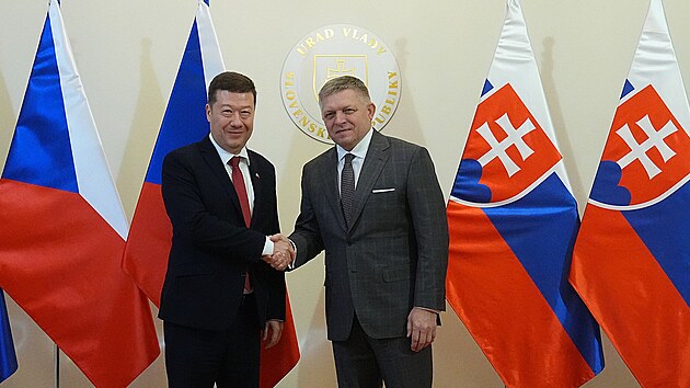 Jedn�n� p�edsedy PSP �R Tomia Okamury s p�edsedou vl�dy SR Robertem Ficem. (2. prosince 2025)