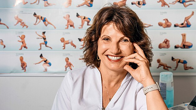 Bolest zad. N�kdy vyst�eluj�c� a� do kon�etin. Mraven�en� �i brn�n�....