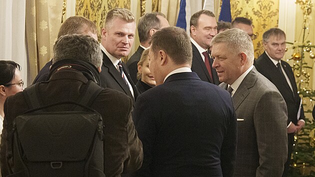 Okamura Ficovi p�edstavil tak� Filipa Turka, kandid�ta Motorist� na ministra �ivotn�ho prost�ed�. �Douf�m, �e tak� bude jmenov�n,� �ekl ��f Sn�movny. (2. prosince 2025)