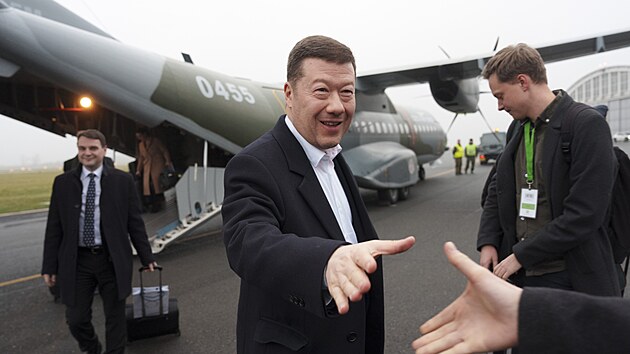 N�vrat p�edsedy Poslaneck� sn�movny Tomia Okamury a delegace ze Slovenska. (3. prosince 2025)