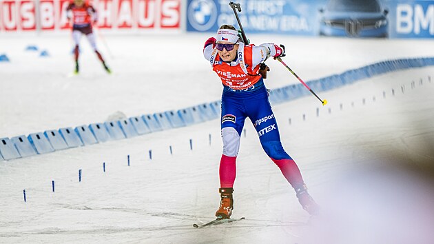 Lucie Charvátová dojí�dí do cíle sprintu.