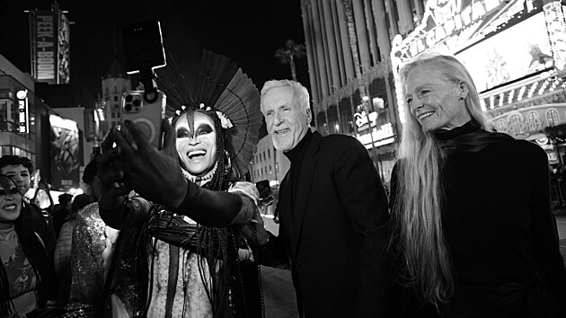 James Cameron na sv�tov� premi��e filmu Avatar: Ohe� a popel