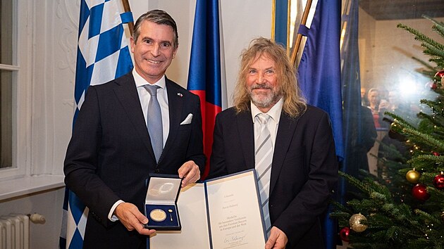 Eric Beiwenger pedv Pavlu Hubenmu ocenn , kter dostal za oiven a rozvjen peshranin spoluprce.