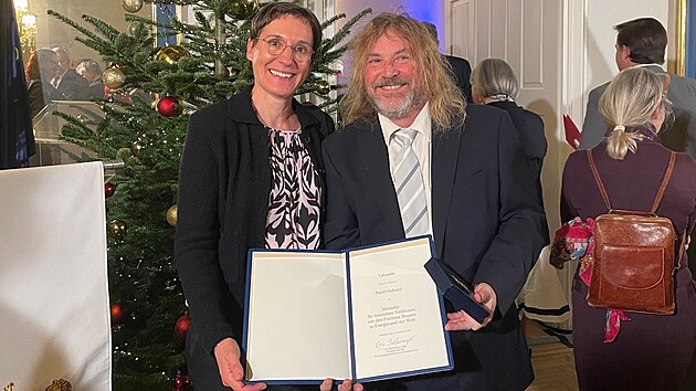 Pavel Huben pzuje s Ursulou Schuster, editelkou NP Bavorsk les.