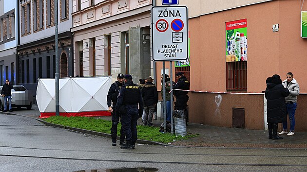 V Mosteck ulici v Brn zemela po napaden noem ena. Podezelho policist zadreli, s obt se podle nich znal. (8. prosince 2025)