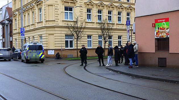 V Mosteck ulici v Brn zemela po napaden noem ena. Podezelho policist zadreli, s obt se podle nich znal. (8. prosince 2025)