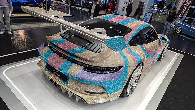 Vy�perkovan� porsche bylo nejfotografovan�j��m autem p�ehl�dky v Essenu.