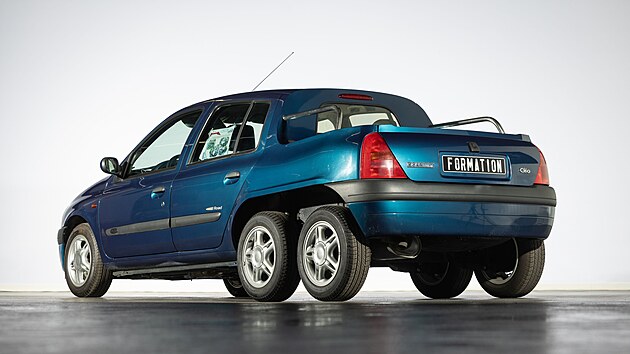 Koncept �estikolového pick-upu Renault Clio II z roku 2001 postavili d�lníci v...