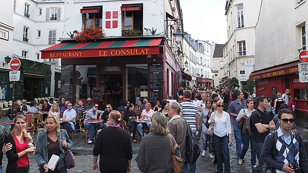 Podle m�stn�ch miz� lok�ln� obchody a podniky stejn� rychle jako sousedsk� p��telsk� atmosf�ra