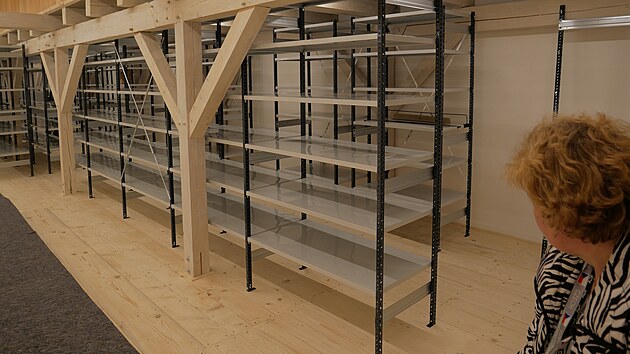 Do novch lonch prostor se budou sthovat tisce dl - soch i skla.