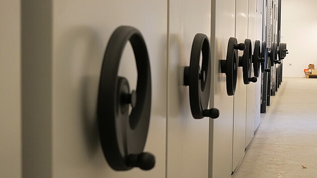 Nov regly v depoziti jsou pehledn a snadno se s nimi manipuluje. Maj i vkov nastaviteln police.