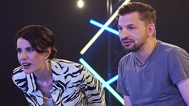 Bra�o a Monika Timkov� lu�t� tetov�n� na t�lech v kabink�ch