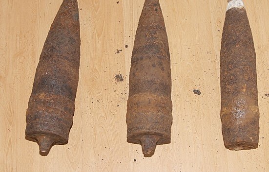 Ti protitankov granty policist nalezli vtroub vkuchyni.