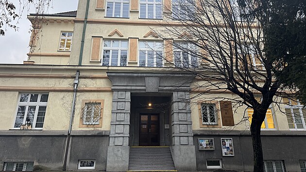 �steck� kraj podal trestn� ozn�men� kv�li chov�n� �editele Gymn�zia Lovosice.