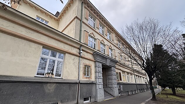 �steck� kraj podal trestn� ozn�men� kv�li chov�n� �editele Gymn�zia Lovosice.