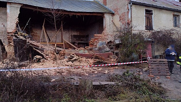 V Teticch se ztila st zdi domu. Zavalen ena utrpla stedn tk zrann, zdravotnci ji letecky transportovali do plzesk nemocnice. (8. prosince 2025) 