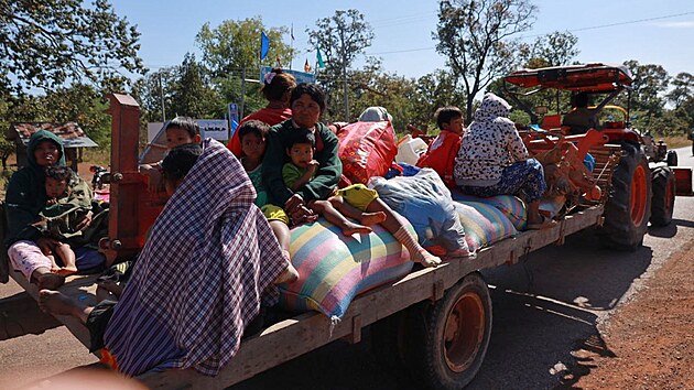 Lid� prchaj� z domov� kv�li pohrani�n�mu st�etu mezi Thajskem a Kambod�ou. (8. prosince 2025)